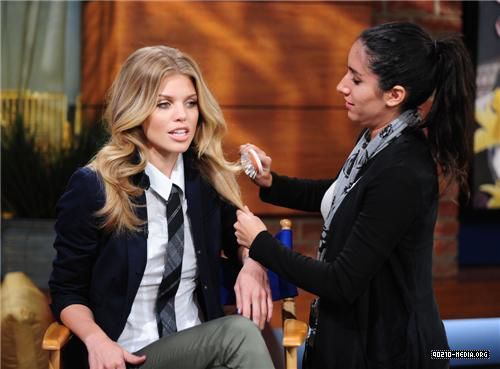  2010-09-22 AnnaLynne McCord Appears on the PIX Morning 显示