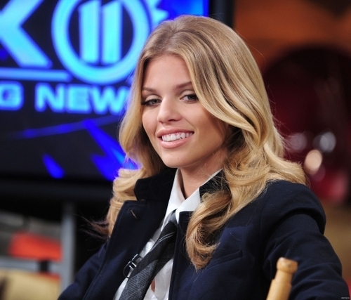 2010-09-22 AnnaLynne McCord Appears on the PIX Morning Show 