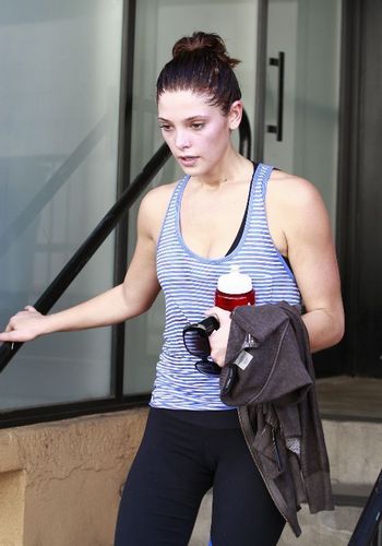  Ashley leaving gym in Studio City (September 23rd 2010)