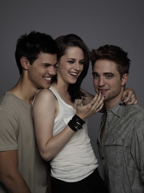  Outtakes Of Robert Pattinson, Taylor Lautner & Kristen Stewart! (2010)"
