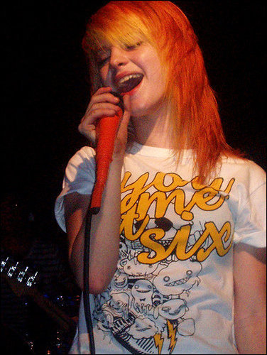 Hayley Williams and her YM@6 top ;)