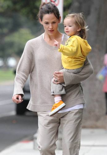  Jen out and about with tolet, violet & Seraphina 9/21/10