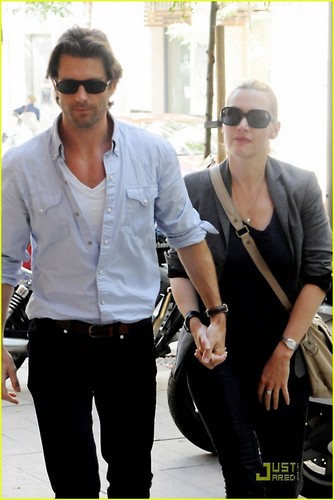  Kate Winslet & Louis Dowler Hold Hands