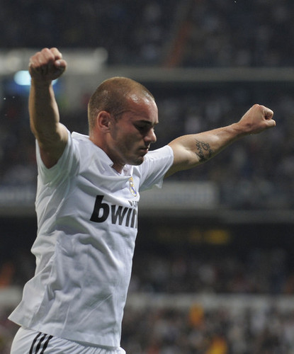  Sneijder playing for Real Madrid
