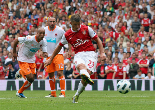 Arshavin playing for Arsenal