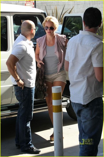 Britney shopping in Santa Monica 9/27/10