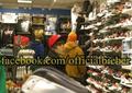 Exclusive:Justin Bieber in a shop - justin-bieber photo