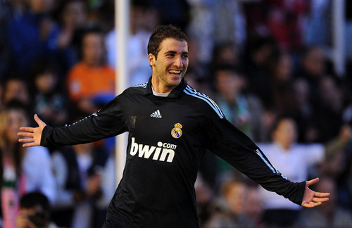  Gonzalo Higuain playing for Real Madrid