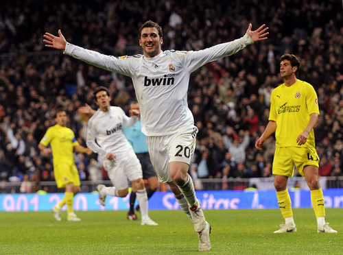 Higuain playing for Real Madrid