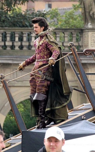  Orlando Bloom on the set of 'The Three Musketeers' at Residenz Würzburg (September 16)