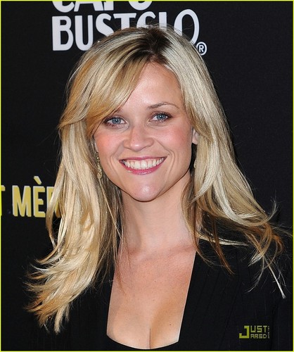 Reese Witherspoon: Livestrong Foundation Support!