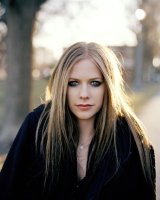 Avril Lavigne Cosmopolitan