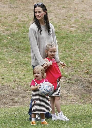  Jen took بنفشی, وایلیٹ and Seraphina to play soccer!