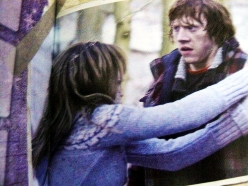 New DH pic Ron and Hermione