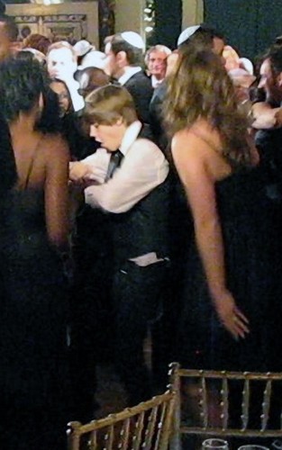  Justin Bieber attends dad kanters wedding
