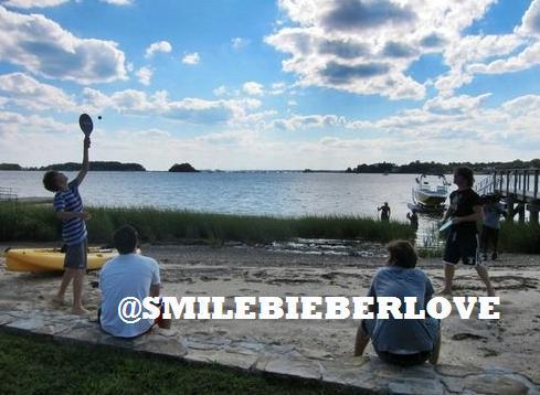 Exclusive pic: Justin Bieber playing with friends