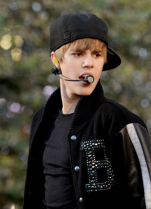 justin bieber kissy face and sunglasses. justin bieber songs 2010.