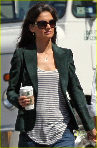  Katie Holmes Gets to Work on 'Jack and Jill'!