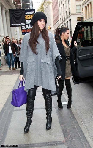  Kim and Khloe are photographed out and about in New York 10/6/10