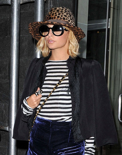  Nicole Out and about in Manhattan 9/29/10