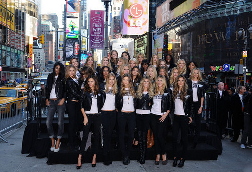  Victoria's Secret 天使 - Times Square 2008