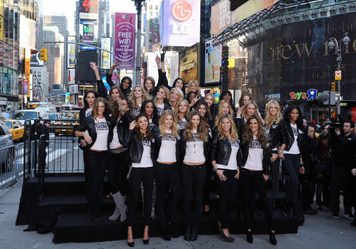  Victoria's Secret anges - Times Square 2008