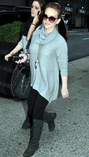  Hilary out in NYC