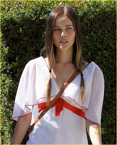 Isabel Lucas is Friends with the Flower Girl