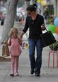 Jen Shopping at Channel and out with Violet! - jennifer-garner photo