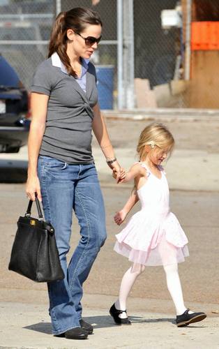  Jennifer Garner & バイオレット Affleck: Tutu Cute!