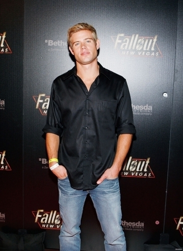 2010-10-16 Fallout New Vegas launch event in Las Vegas (More pics)