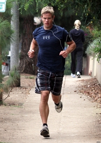 2010-10-16 Trevor is spotted out jogging in Hollywood 