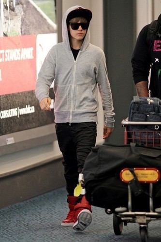  Justin Bieber Arrives in Vancouver