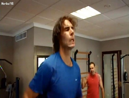  Rafael Nadal suffers muscles!