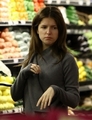 Anna Kendrick shopping in Bervely Hills  - twilight-series photo