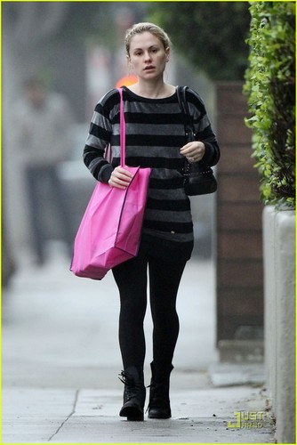 Anna Paquin: Pink Produce Bag Lady