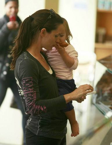  Jen & Seraphina out and about in Santa Monica 10/15/10