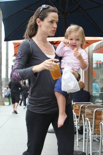  Jen & Seraphina out and about in Santa Monica 10/15/10