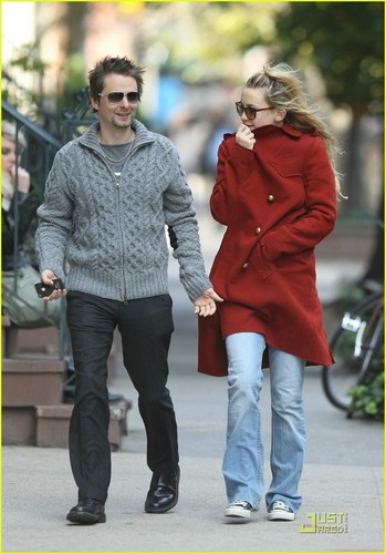  Kate Hudson: NYC Stroll with Matt Bellamy
