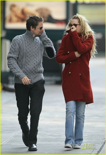  Kate Hudson: NYC Stroll with Matt Bellamy