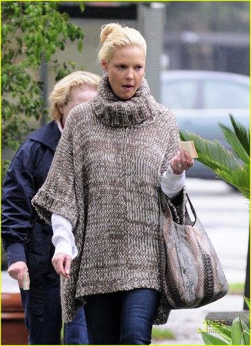  Katherine Heigl & Mom Nancy: Lunch at Louise's Trattoria