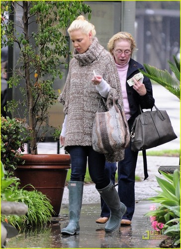 Katherine Heigl & Mom Nancy: Lunch at Louise's Trattoria