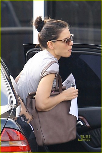 Katie Holmes: Up Bright and Early for 'Jack and Jill'