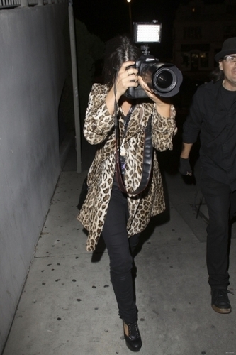  2010-10-26 Shenae was spotted at the Roxy Theatre in Hollywood