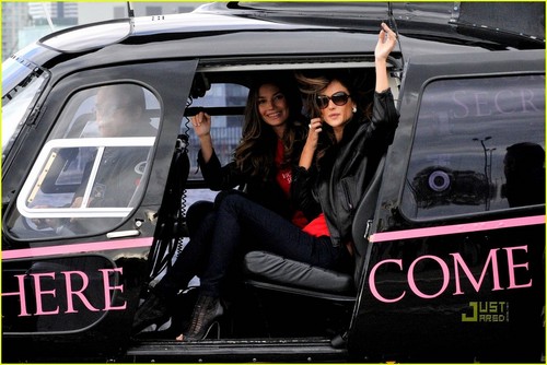  Alessandra Ambrosio & Lily Aldridge: Helicopter Arrival in Toronto!