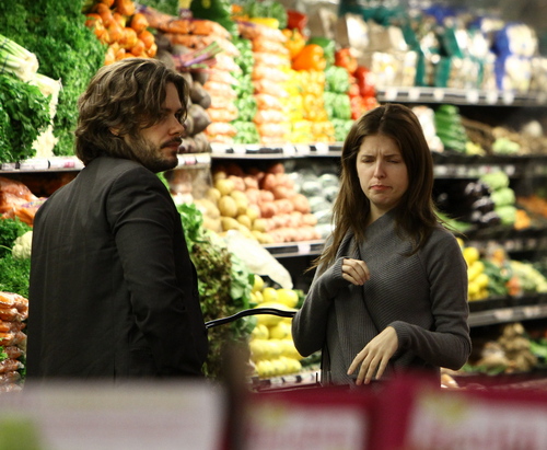  Anna Kendrick grocery shopping - October 22, 2010