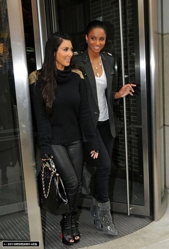  Kim and Ciara are spotted together in Tribeca for a lunch tarikh 10/25/10