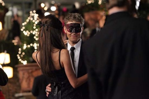  TVD_2x07_Masquerade_Behind the scenes