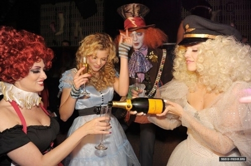  2010-10-30 Veuve Clicquot’s Yelloween At Lavo Hosted By AnnaLynne McCord