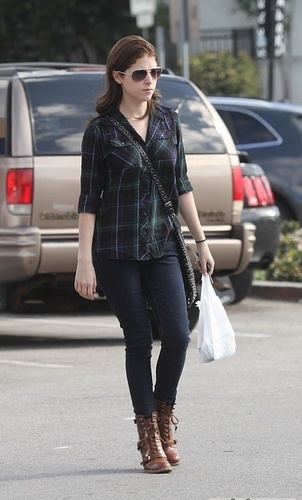 Anna Kendrick in West Hollywood, 30/10/10